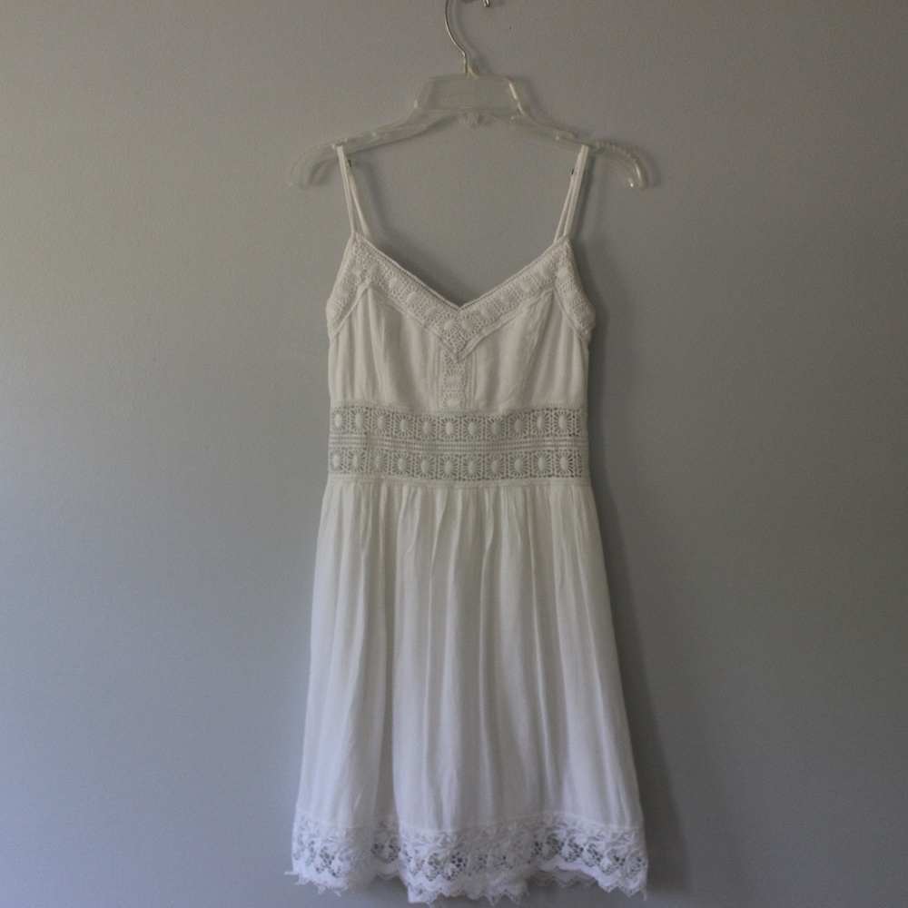 White Abercrombie&Fitch Flowy V-neck Dress